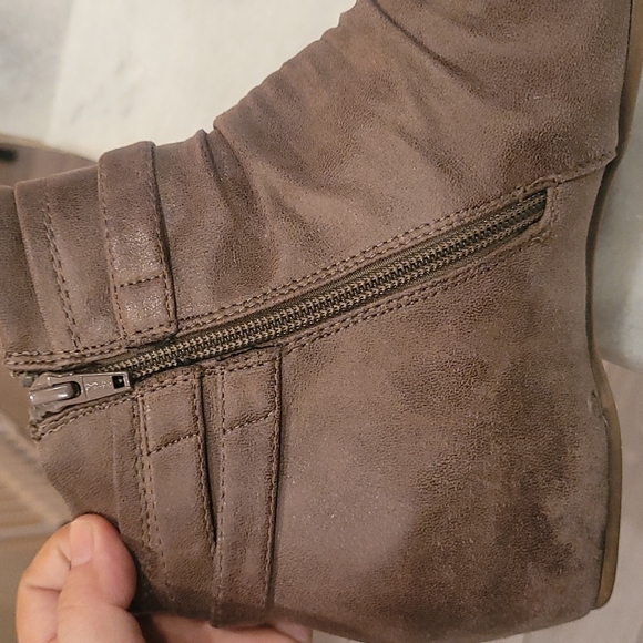 BareTraps Brown Ankle Boots - Picture 7 of 8